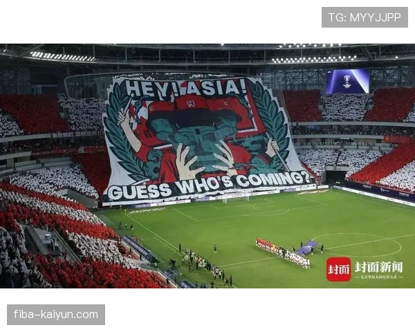 格拉纳达主场比赛中，球迷展示巨幅TIFO纪念俱乐部成立百年